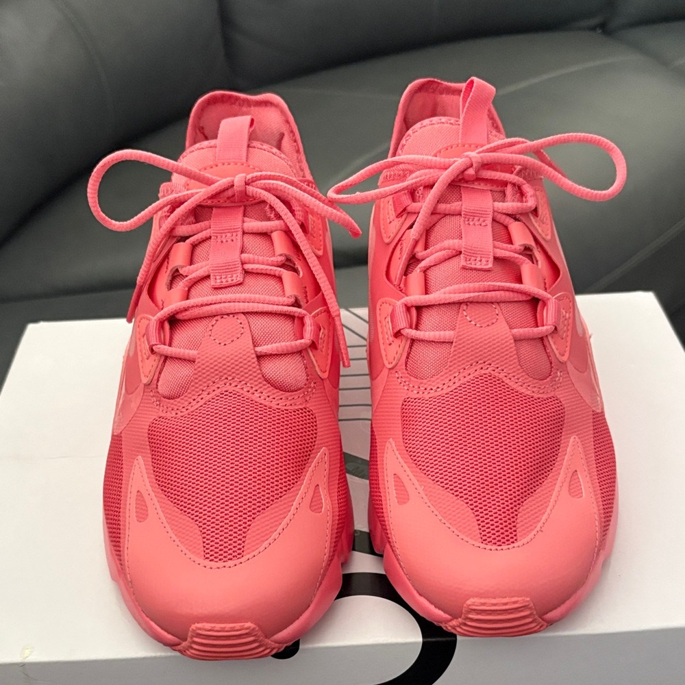 Nike Women's Coral Sneakers Max 270 - Picture 10 of 11
